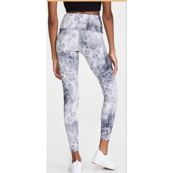 Onzie Women's Leggings, Size Medium, 26” Inseam, EUC - Picture 2 of 4